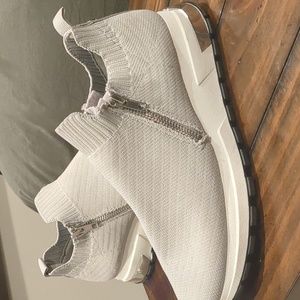 Steve Madden slip on tennis shoe